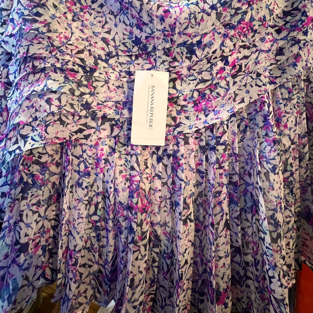 BANANA REPUBLIC NWT MINI SKIRT WITH DROPPED WAIST/DRAPE ACCENT AND PLEATS. LINED